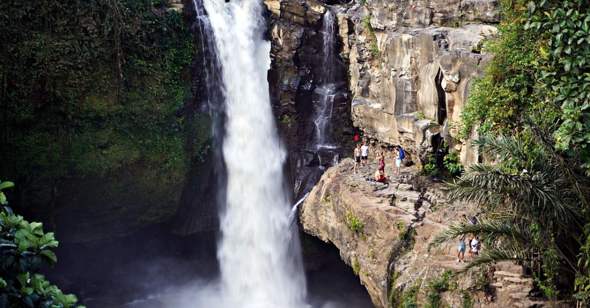 टैगुंगन वाटरफॉल (Tegenungan Waterfall) बाली में घूमने की जगह