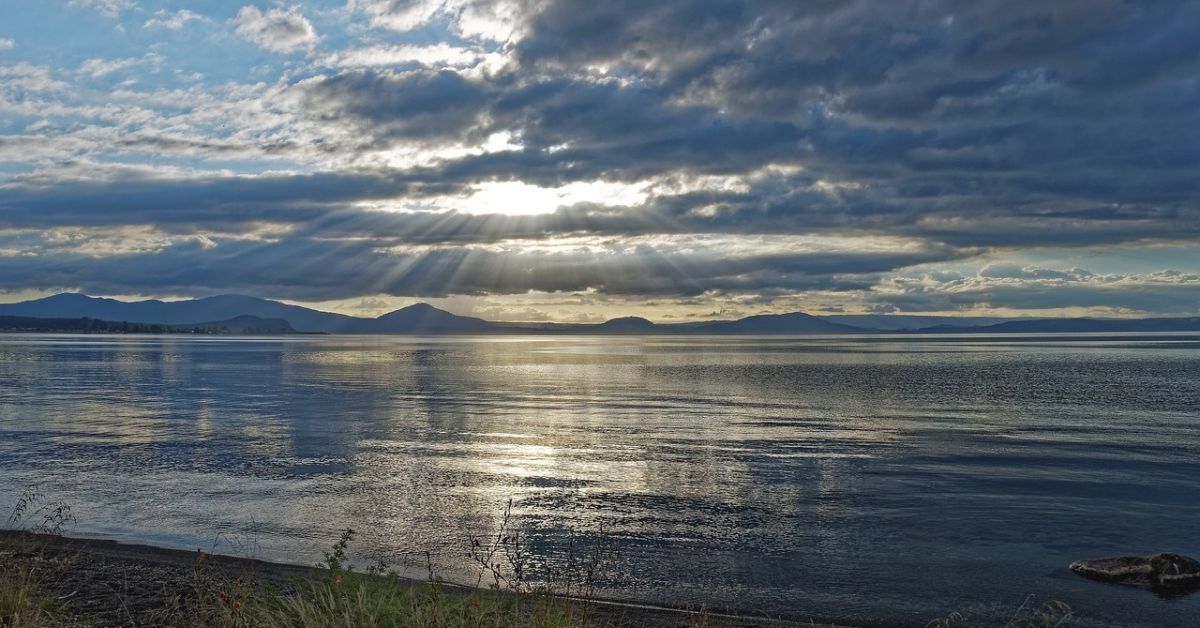 ताऊपो झील (Lake Taupo) घूमने की जगह न्यूज़ीलैंड